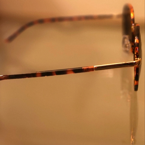 Tortoise Shell and Gold Frame Round Rim Sunglasses - Picture 2 of 3